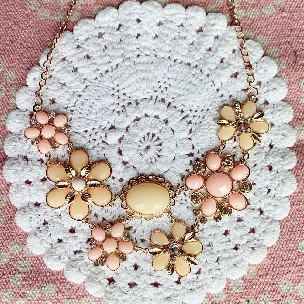 Rose gold floral necklace NWT